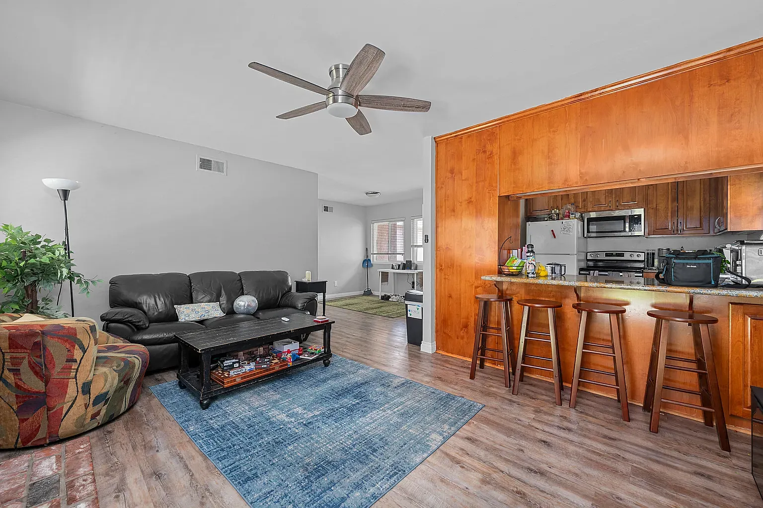 6 bed, 1462 sqft, $8,400 — Photo 3