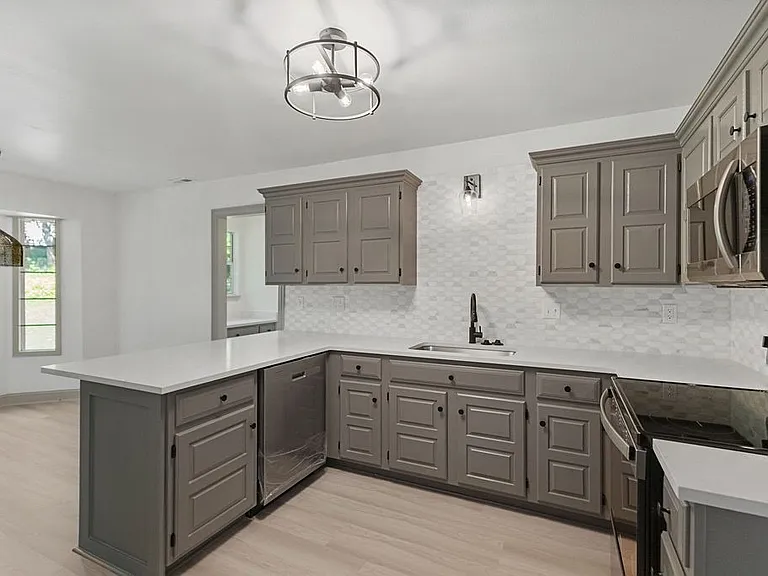 2201 E Bristol Pl — Photo 12