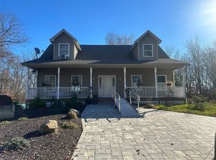 24 Fox Hill Rd, Newburgh, NY 12589