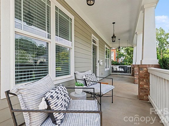 5th image of 2914 Windsor Ave