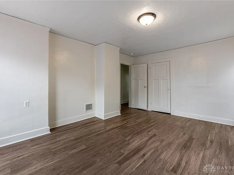 338 Kenwood Ave — Photo 16