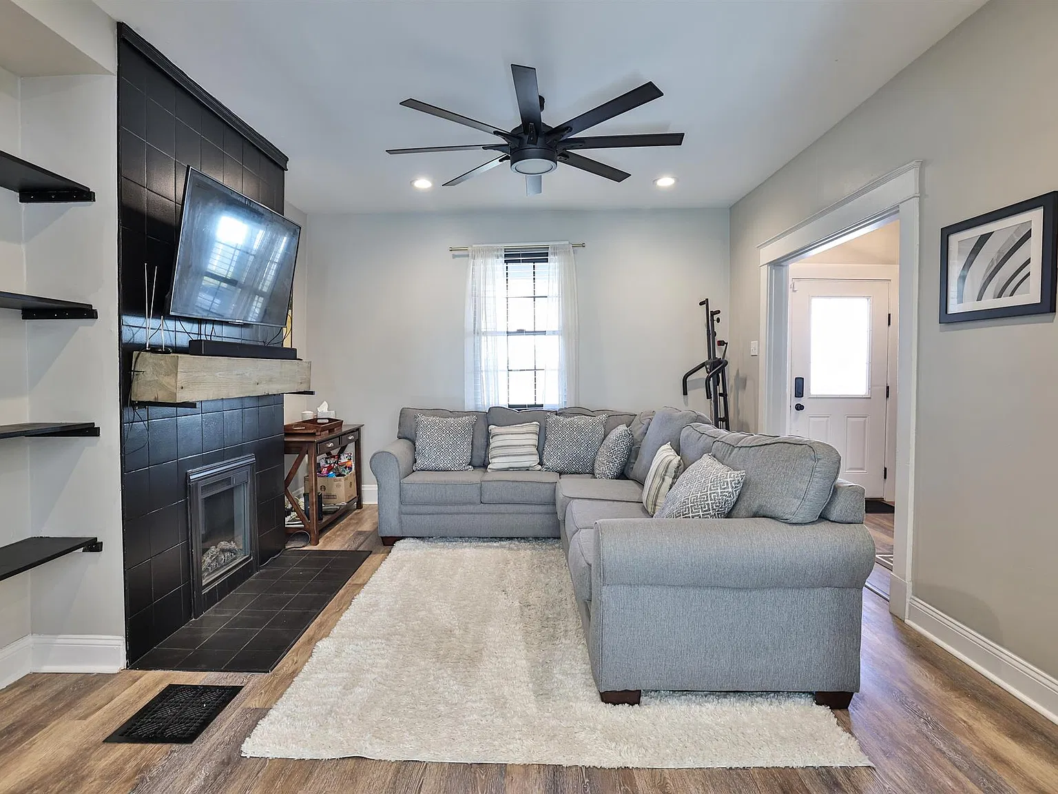 2 bed, 1251 sqft, $2,550 — Photo 4