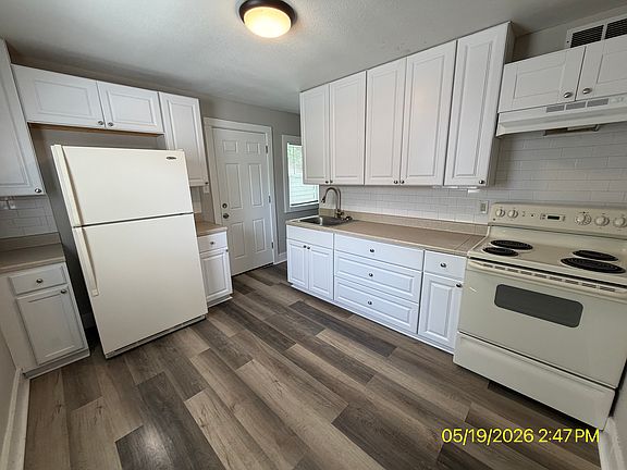 3rd image of 1423 Halford St