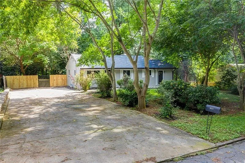 3 bed, 3.0 bath, 1722 sqft, $2,550 — Photo 3