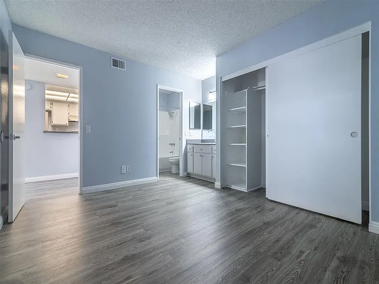 Nova Pointe Apartments — Photo 12