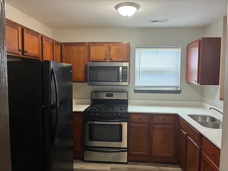 7916 S Parnell Ave #1 — Photo 4