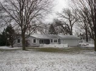 1580 Oakridge Rd, Neenah, WI 54956