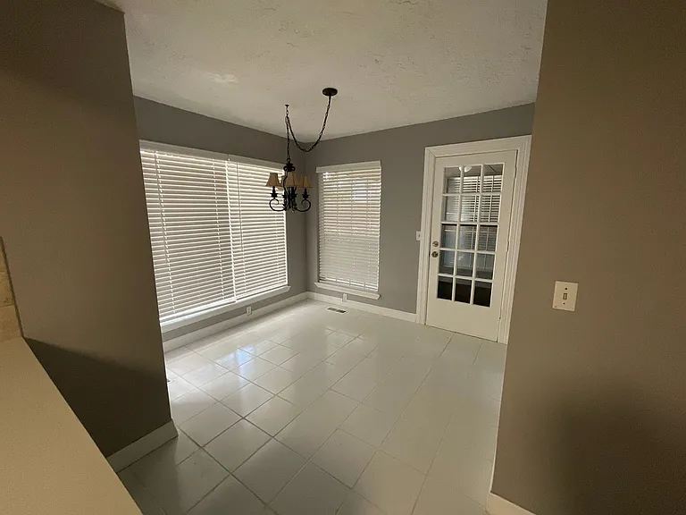 1421 Pheasant Run Ct — Photo 3