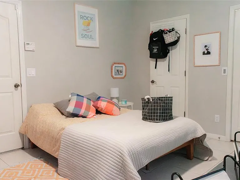 3033 Pointeview Dr — Photo 18