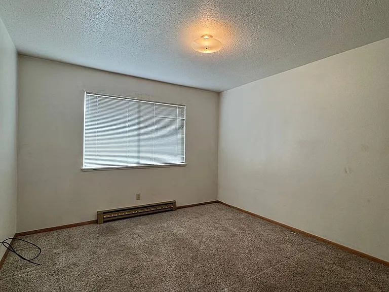 1500 Glen Dr — Photo 11