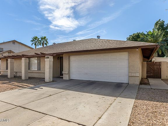 3rd image of 925 W MENDOZA Avenue