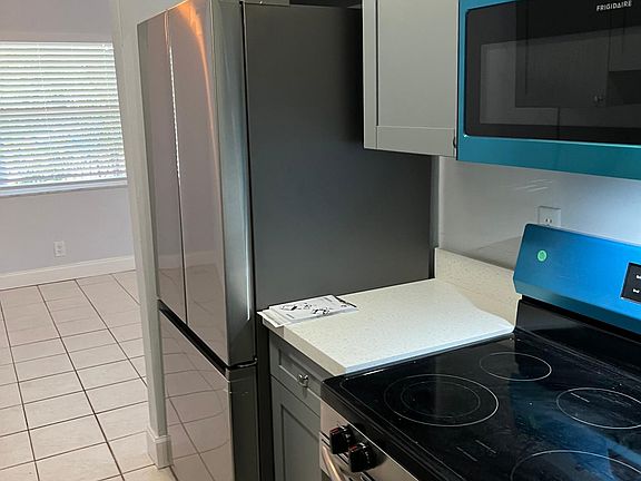 2nd image of 804 SW 12th Ct #804