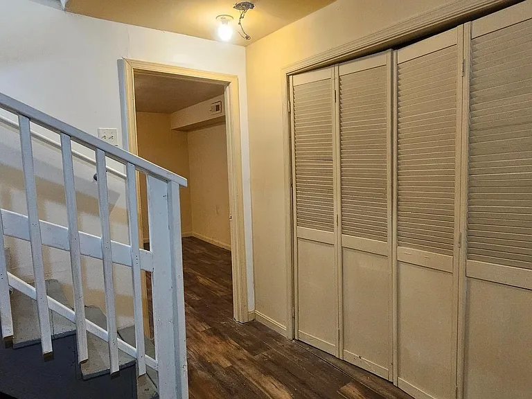 2548 Oswego Ave — Photo 26