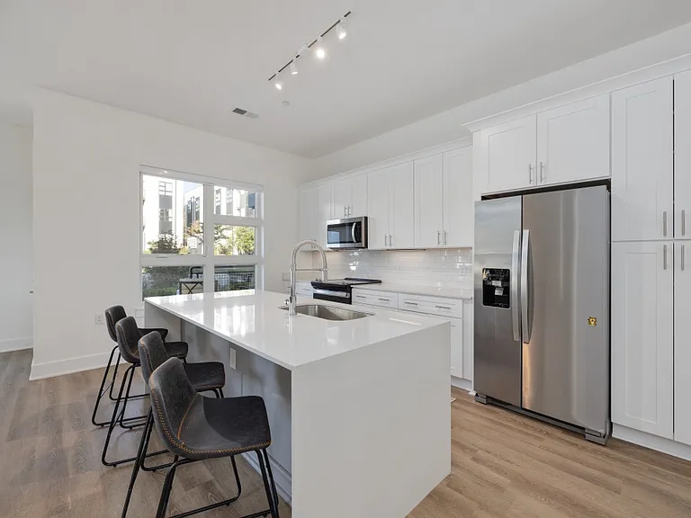542 Southgate Ave #302 — Photo 8