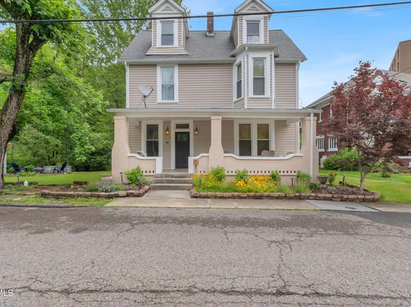 214 Chestnut St NW, Norton, VA 24273