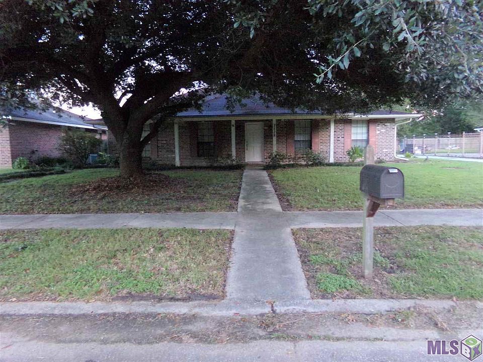 1st image of 2828 S Meadowood Ave
