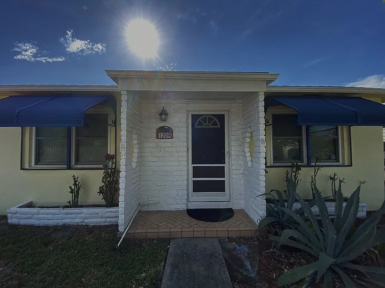 1209 N M St — Photo 3
