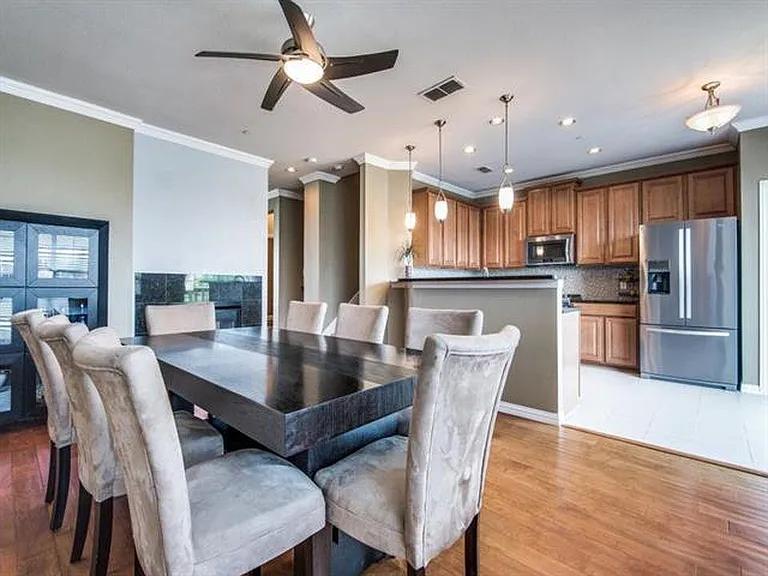 1355 Chase Ln — Photo 3