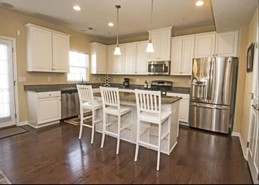 3 bed, 2.5 bath, 2000 sqft, $2,550 — Photo 2