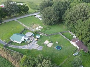 42 Christmasville Rd, Trenton, TN 38382