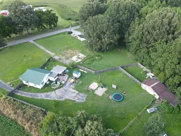 42 Christmasville Rd, Trenton, TN 38382