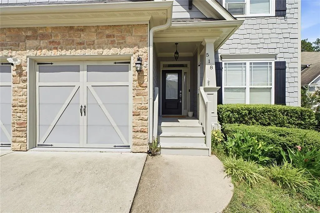 5 bed, 3.5 bath, 3154 sqft, $2,900 — Photo 2