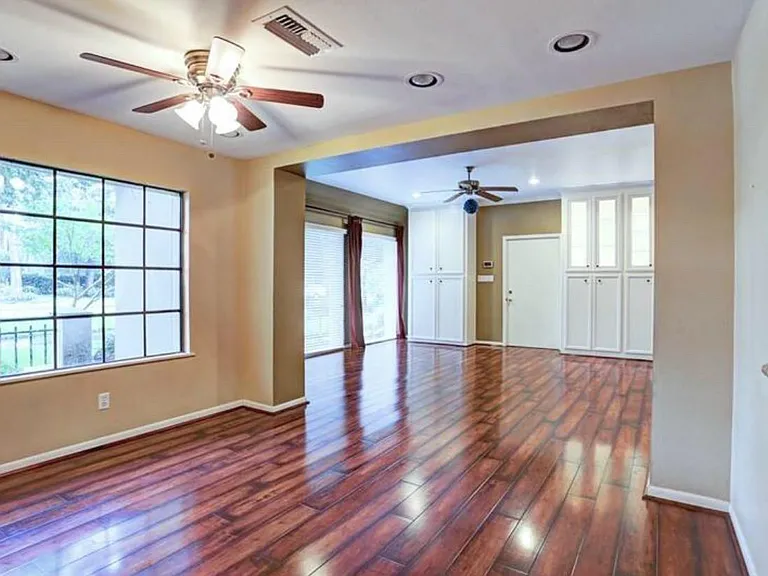 11910 Steppingstone Ln — Photo 2
