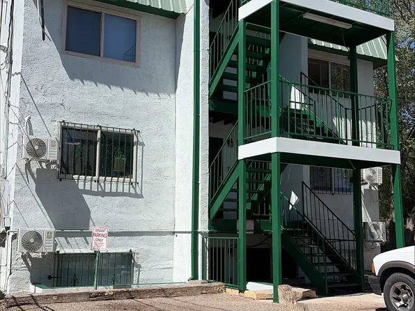 Renovated, Open Studios Near Unm / Cnm - Available Now!, 2104 Lead Ave SE APT 3, Albuquerque, NM 87106
