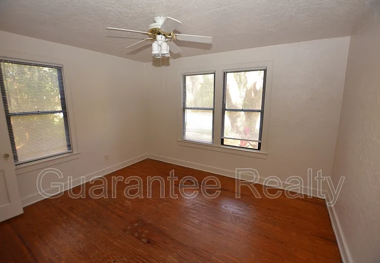 2246 SE 3rd Ave — Photo 8