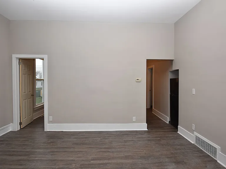 434 W Lawrence St — Photo 5