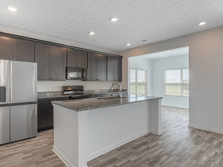 4000 Summit Ct — Photo 5