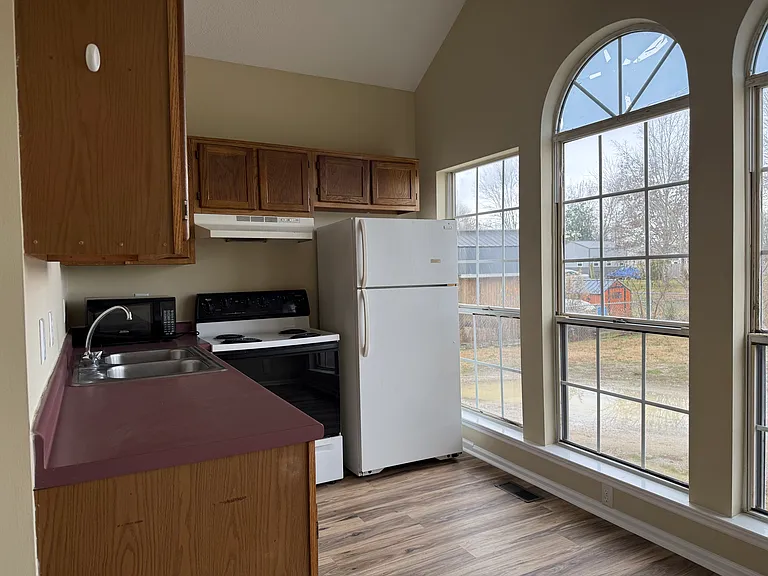 305B Lawrence Ave — Photo 4