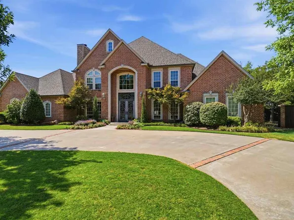 8227 NW Stonebridge Ct, Lawton, OK 73505