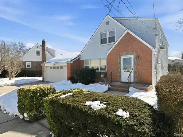 26 Terrace Avenue, Floral Park, NY 11001