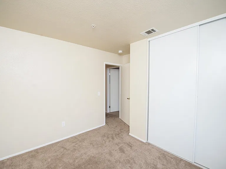 865 E Broadway — Photo 24