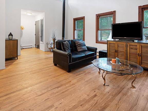 2nd image of 4 Hollyoak Ave