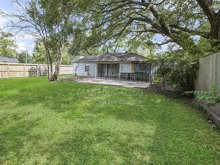 1521 W Blum St — Photo 3