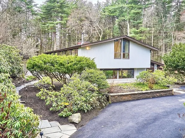 49 Stonehedge Rd, Lincoln, MA 01773