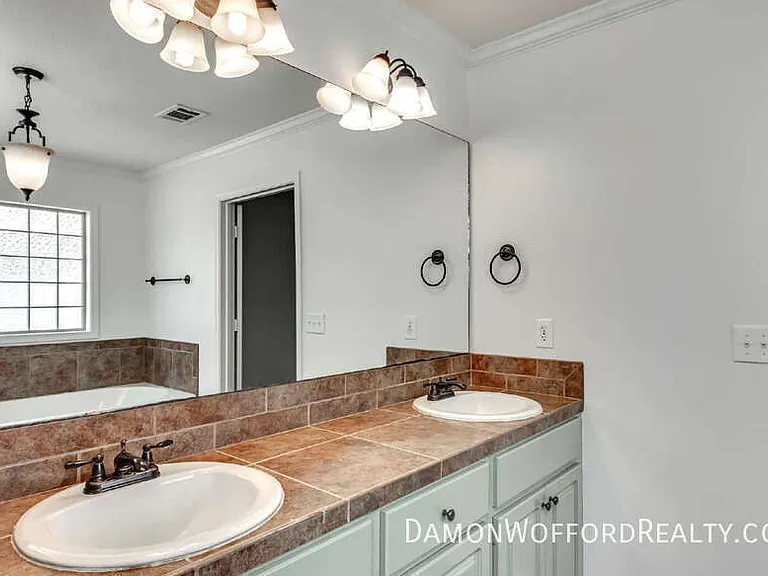 107 Emry Cv — Photo 52