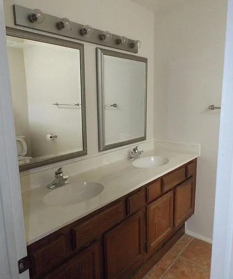 2705 E Cactus Rd — Photo 10