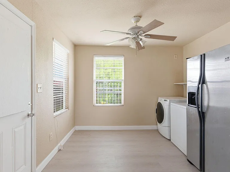 2411 Leffingwell St — Photo 15