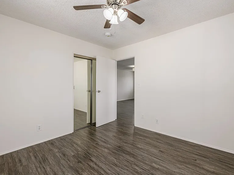 5533 Barton Ave — Photo 15