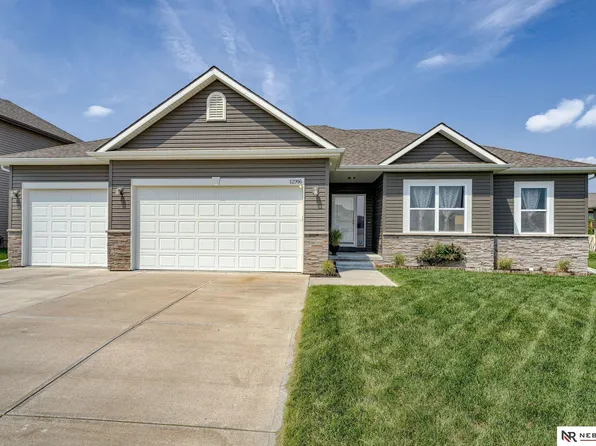 12916 S 52nd St, Papillion, NE 68133