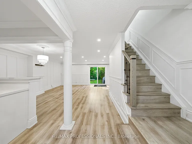 141 Ripley Ct #6 — Photo 2