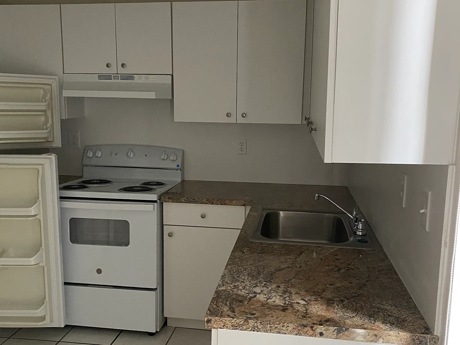 3 bed, 1069 sqft, $2,500 — Photo 2