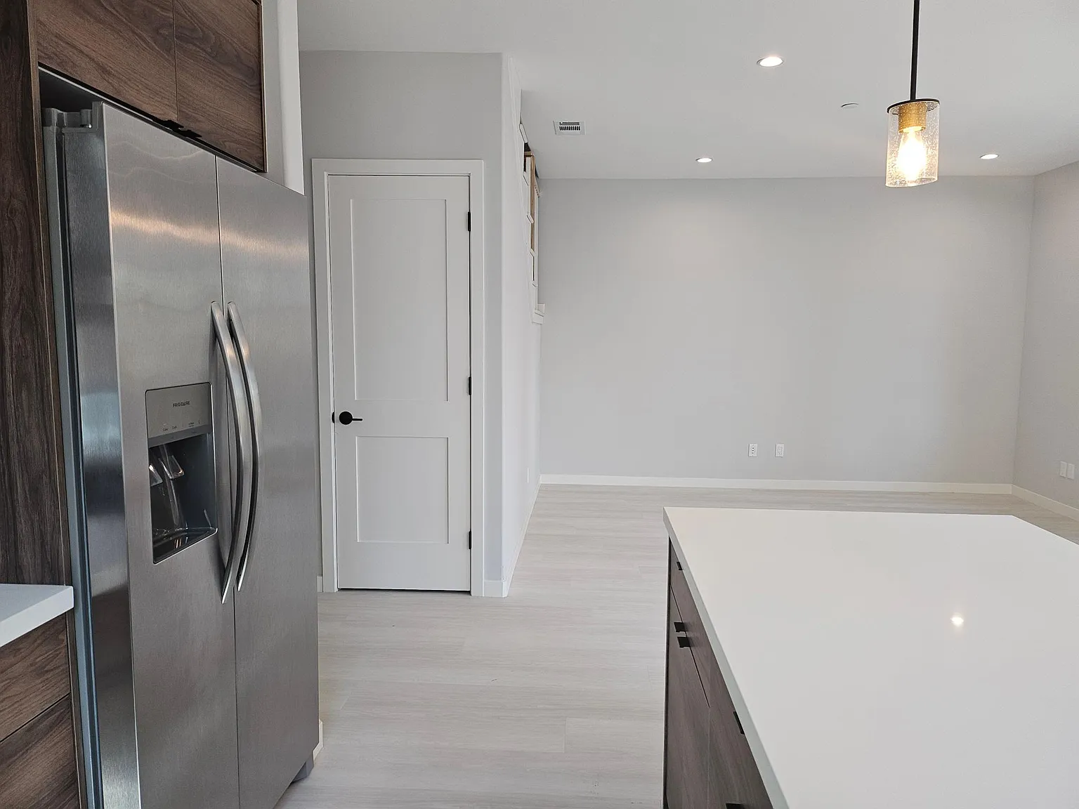 3 bed, 1800 sqft, $7,125 — Photo 4