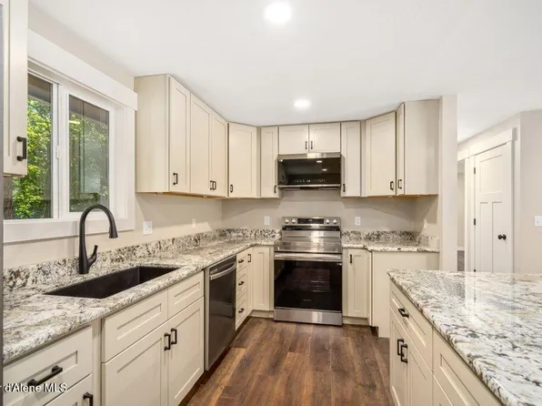 5306 N Parkwood Cir, Coeur D Alene, ID 83815