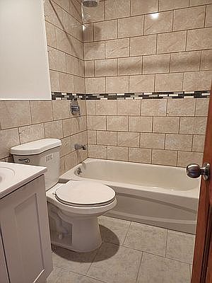 5th image of 944 Glenmore Ave Floor 3