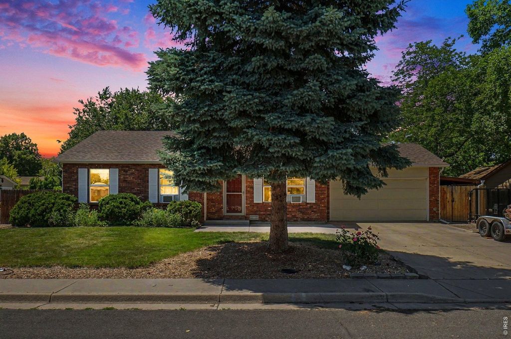 253 Blossom Dr