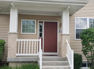 1218 Walnut Glen Dr, Crystal Lake, IL 60014